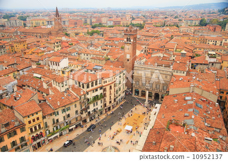 維羅納街道在意大利 10952137