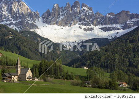 Spring landscape of Hune valley and Dolomiti Alps 10952252
