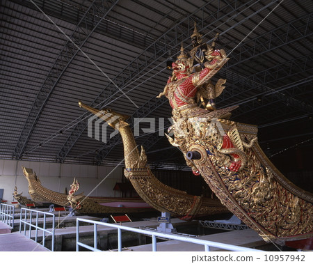 Royal imperial ship 10957942