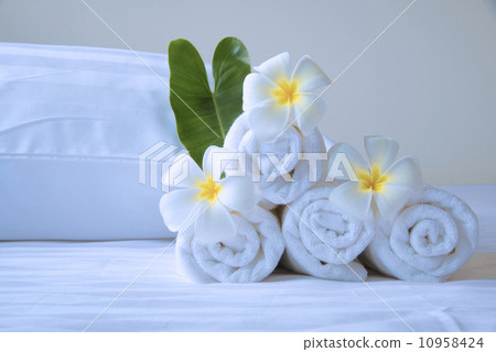 Well prepared spa in luxury hotel 10958424