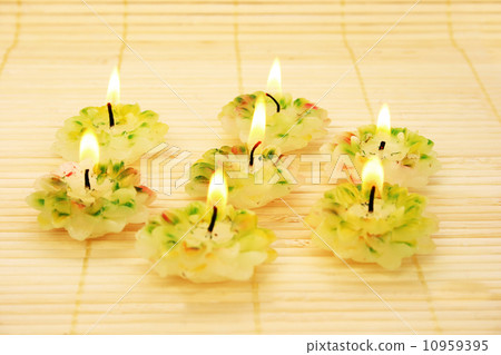 Candles 10959395