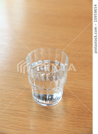 水（咖啡館）的形象 10959654