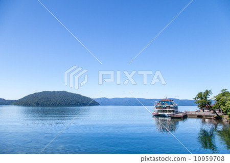 十和田湖在夏天 10959708