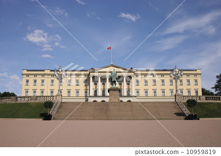 The royal palace of Oslo 10959819