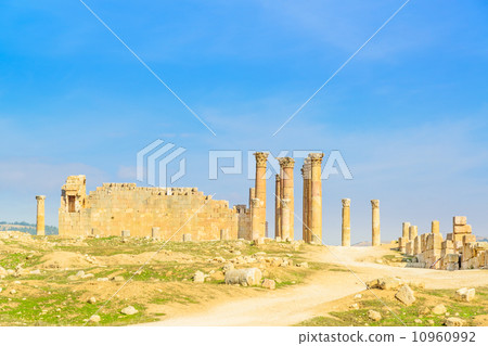 temple of artemis, historical ruins of city, jerash 10960992