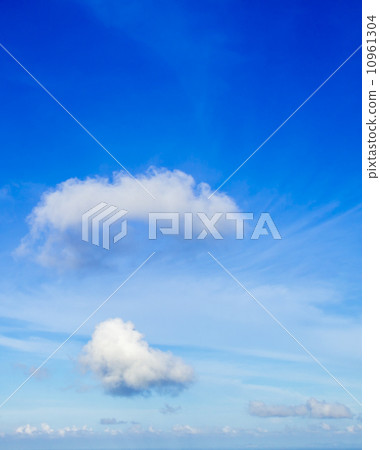 Blue sky and fluffy clouds Blue sky and fluffy clouds 10961304