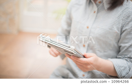 Female tablet Female tablet 10964266