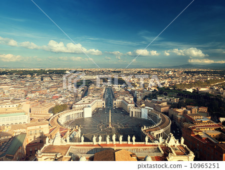 Saint Peter's Square in Vatican, Rome, Italy 10965251