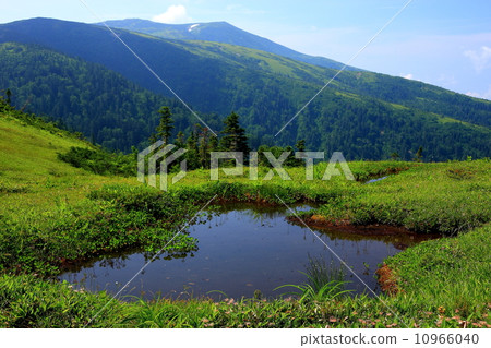Mr. Ikeda and Mt. Kitanomata in climbing Tarohira 10966040