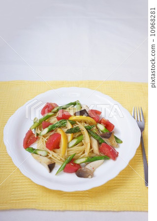 Salt of lemon pasta 10968281