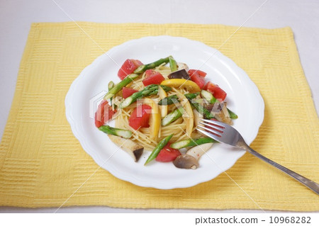 Salt of lemon pasta 10968282