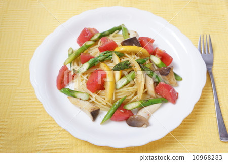 Salt of lemon pasta 10968283