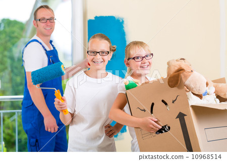 Family moving home and renovating house Family moving home and renovating house 10968514