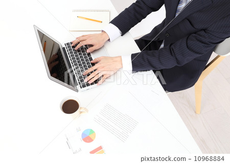 員工做書桌工作 員工做書桌工作 10968884