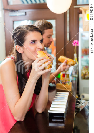 Customers eating Hotdog in fast food snack bar 10969010