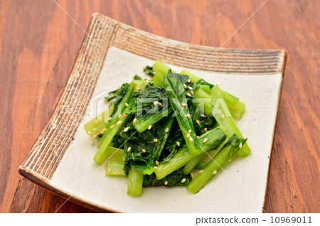 Komatsuna的油炸食品。 10969011