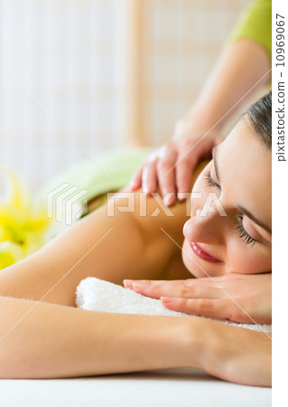 woman having wellness back massage in spa woman having wellness back massage in spa 10969067