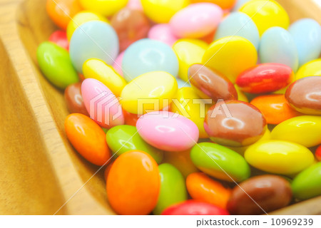 Colorful grain chocolate with wooden vessels 10969239