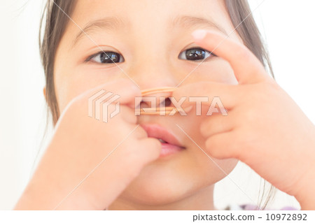 4歲的橡皮筋女孩 10972892