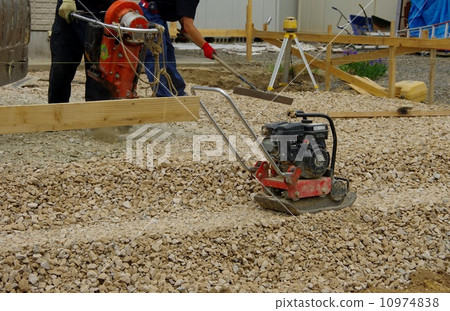 為房屋打造基礎打造堅實的基礎 為房屋打造基礎打造堅實的基礎 10974838