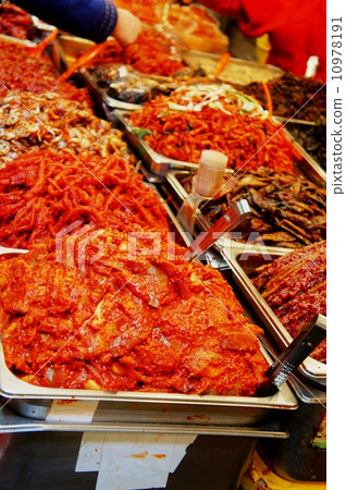 Korea Seoul Broad-Storage Market Kimchiya 10978191