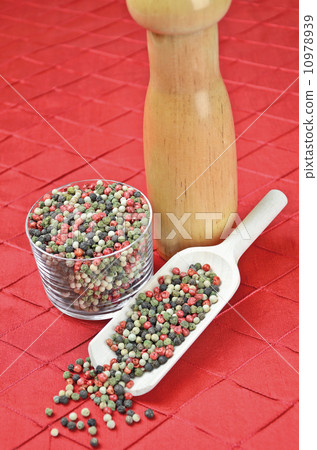 Mixed Peppercorns Mixed Peppercorns 10978939
