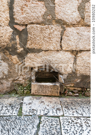 Dog's fountain place Croatia 10980282