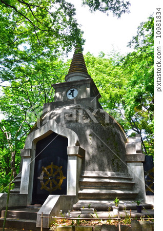 Pagoda type prayer tower of Ueno Great Buddha (Ueno Imperial Park / Taito Ward, Tokyo) 10981834
