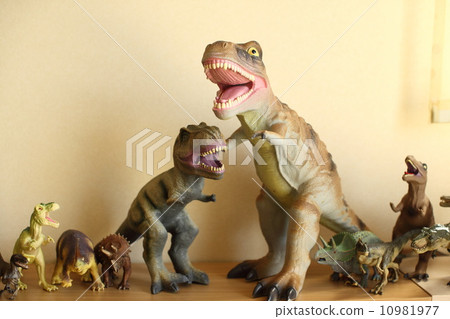 Figure (Tyrannosaurus) Figure (Tyrannosaurus) 10981977