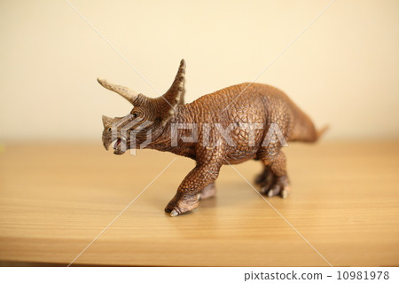 Figure (Triceratops) Figure (Triceratops) 10981978