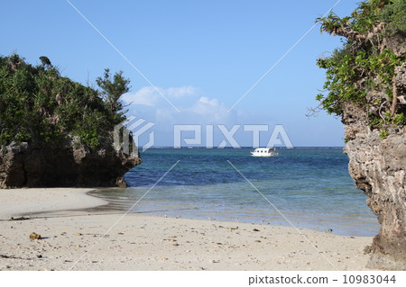 Scenery of Ishigakijima Kawahira Bay 10983044