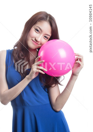 woman with pink ball 10984145