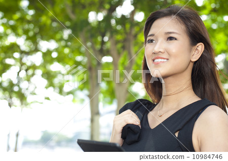 Asian Business Woman Looking Ahead Asian Business Woman Looking Ahead 10984746