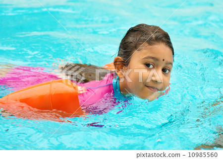 Swimming class 10985560