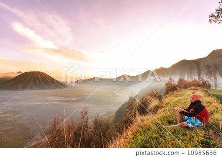 Hike in Indonesia 10985636