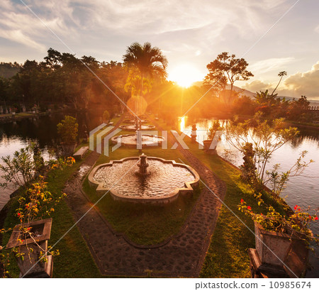 Water Palace 10985674