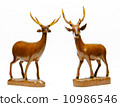 Carved wood deer 10986546