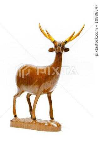 Carved wood deer 10986547