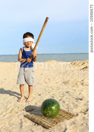 打破西瓜的男孩 10986675