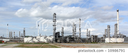 Oil refinery 10986791