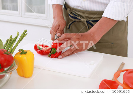 Men's cooking 10991695