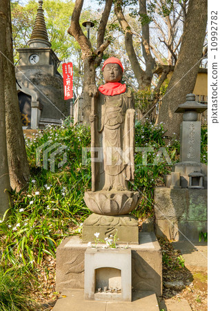 Buddha statue in Ueno park Buddha statue in Ueno park 10992782