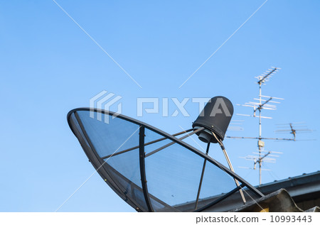 Sattelite disk and antenna 10993443