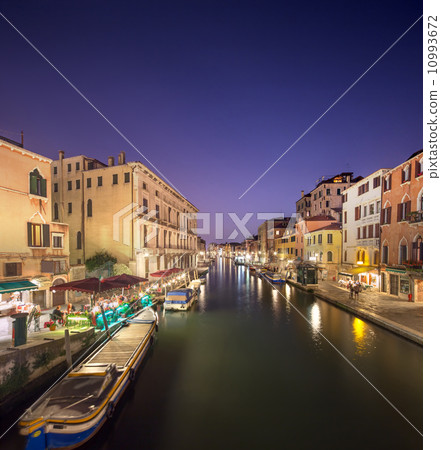 Night view of canals in Venice 10993672