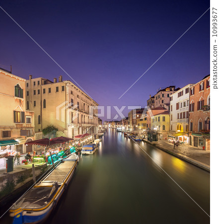Night view of canals in Venice 10993677