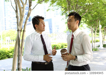 忙個不停的亞洲商人 10994945