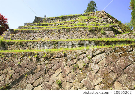 May Gifu Iwamura Castle · Honmaru Ishigaki (Six Step Wall) 10995262