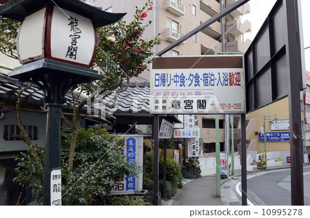 A street corner of Atami 10995278