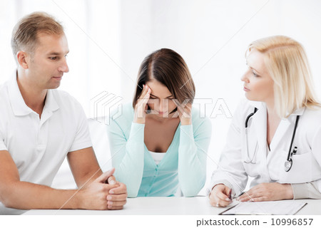 doctor with patients in cabinet doctor with patients in cabinet 10996857