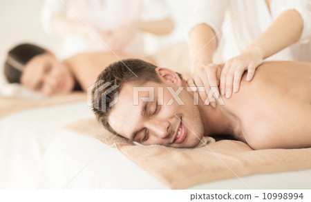 couple in spa 10998994